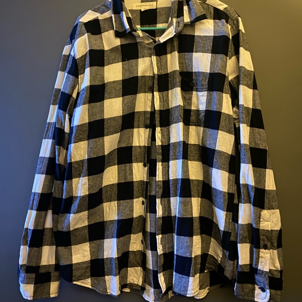 AEROPOSTALE BUTTON UP BLACK/WHITE CHECKERED LARGE